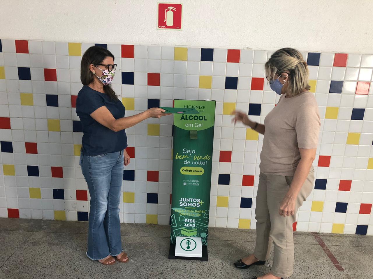 Sistema OCB/AL entrega totens para álcool em gel às cooperativas educacionais