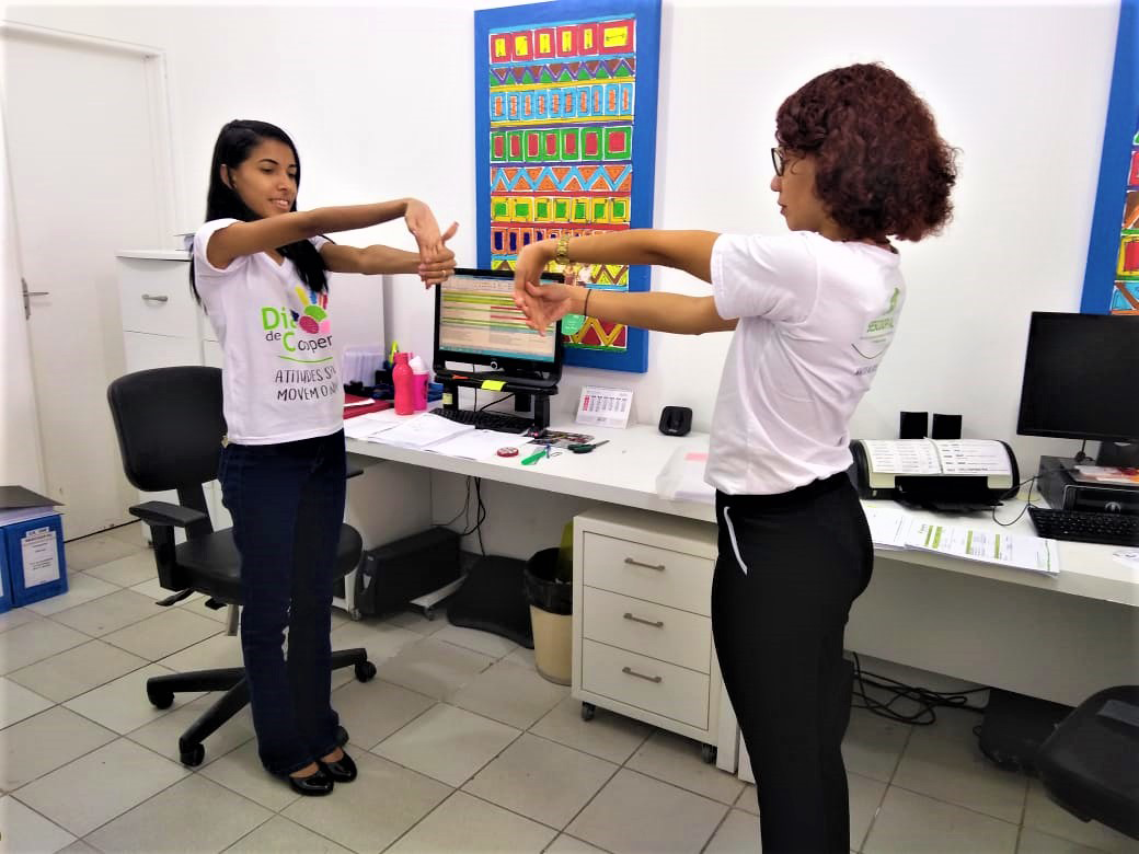 Ginástica Laboral é introduzida no dia a dia de funcionários